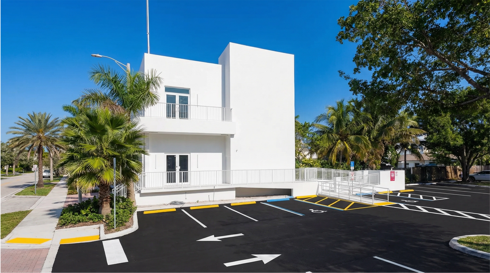 More Photos Of 201 N Ocean Dr, Hollywood Storefront Retail Office For Lease