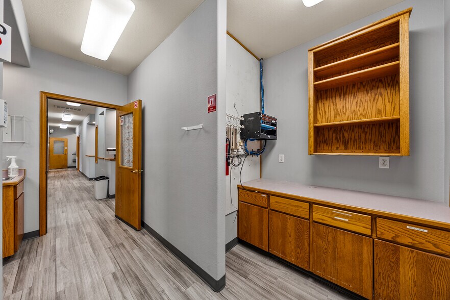 More Photos Of 925 Town Centre Dr, Medford Medical For Lease