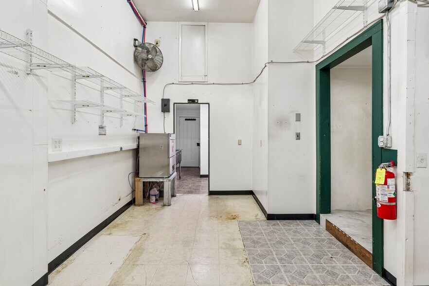 More Photos Of 107 E Main St, Jonesborough Storefront For Sale
