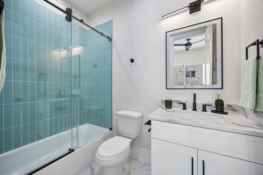 More Photos Of 5821 Winsome Ln, Houston Apartments For Sale