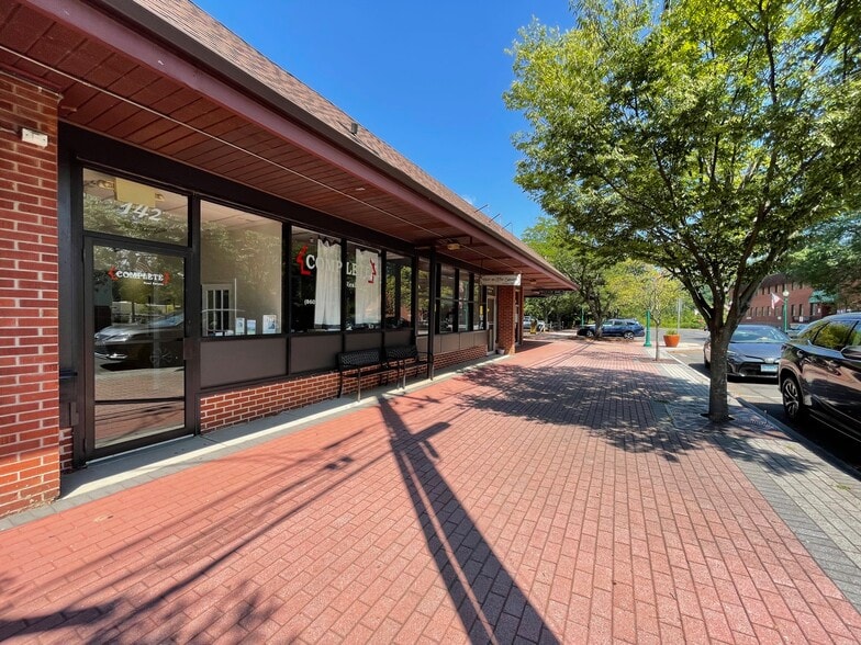 More Photos Of 154 Market Sq, Newington Storefront Retail Office For Lease