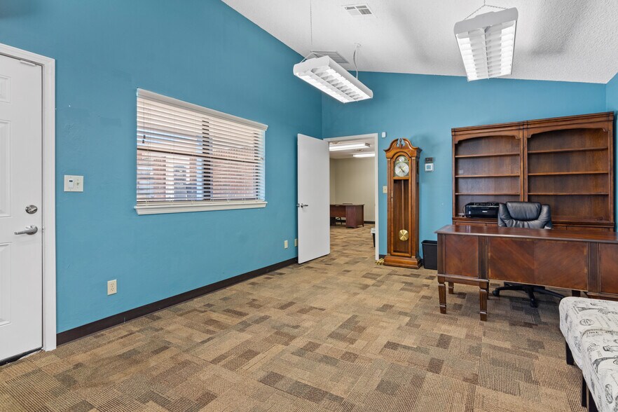 More Photos Of 4334 N Meridian Ave, Oklahoma City Office Residential For Sale