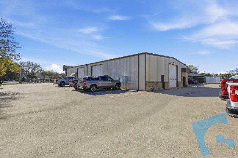 More Photos Of 1594-1598 Hart Ct, Southlake Light Manufacturing For Sale