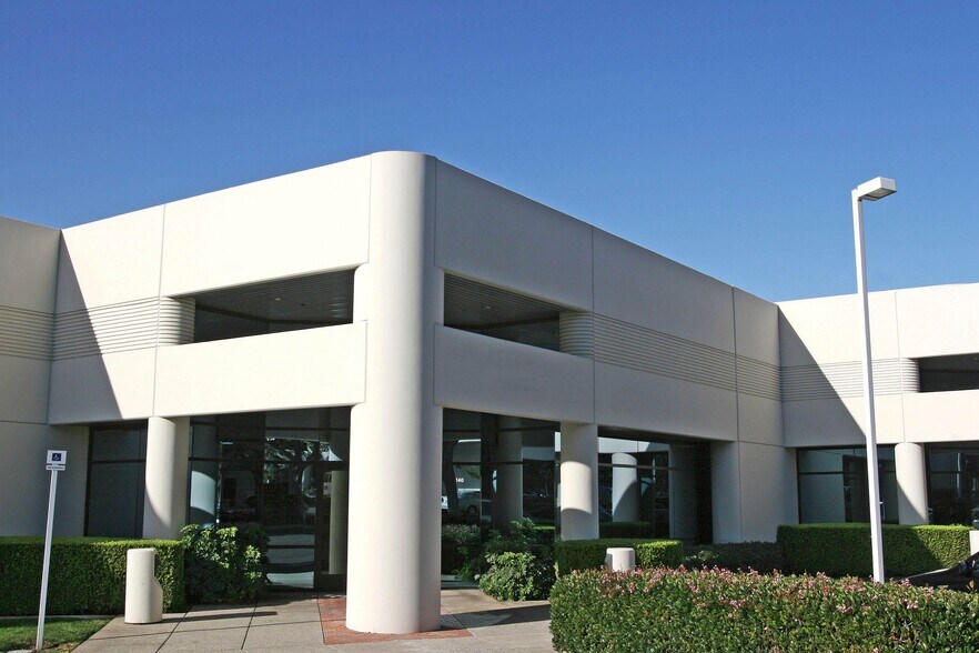 More Photos Of 213 Technology Dr, Irvine Unknown For Lease