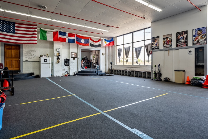 More Photos Of 727 1st Ave, Rockford Industrial For Sale