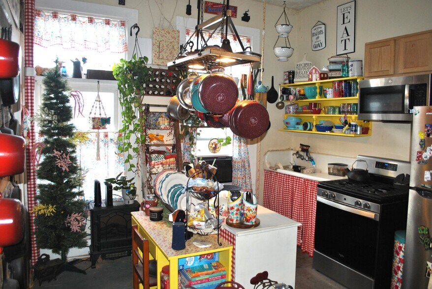 More Photos Of 209 W Main St, Circleville Storefront For Sale