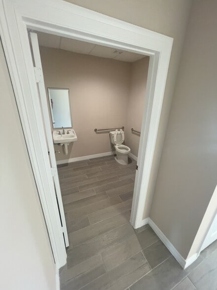 More Photos Of 16310 State Highway 249, Houston Showroom For Sale