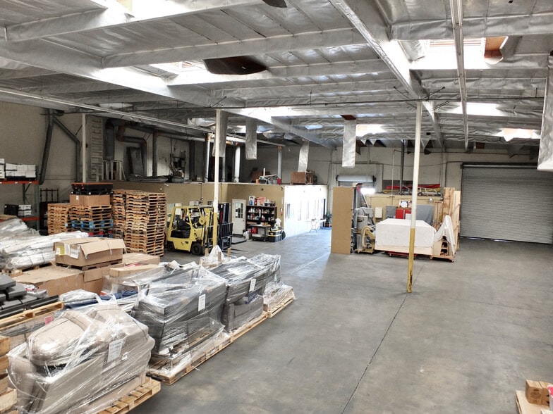More Photos Of 2700-2730 N Temple Ave, Long Beach Light Manufacturing For Lease