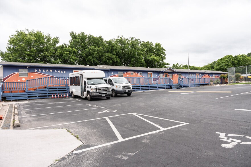 More Photos Of 301 W Anderson Ln, Austin Religious Facility For Sale