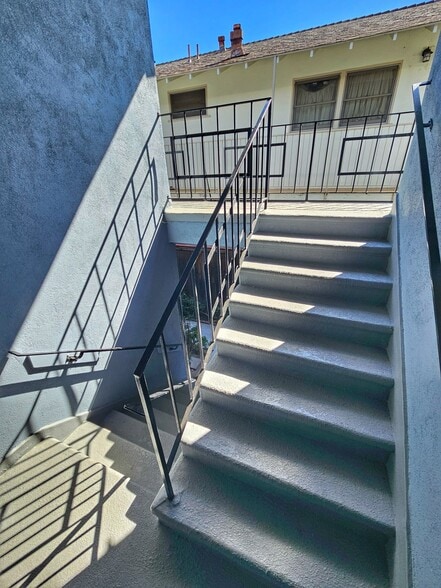 More Photos Of 402 E Dryden Ave, Glendale Apartments For Sale