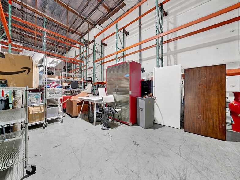 More Photos Of 3501 W Garry Ave, Santa Ana Warehouse For Lease