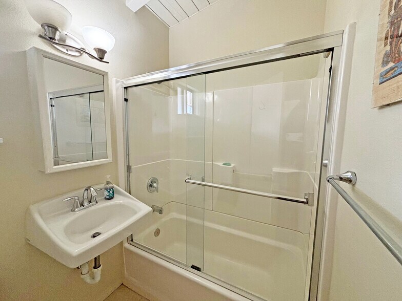 More Photos Of 517 W Junipero St, Santa Barbara Apartments For Sale