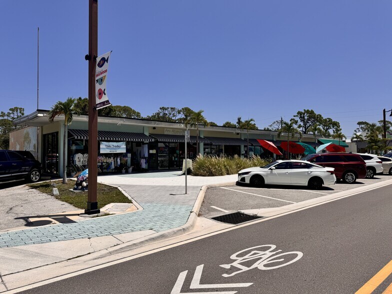 Primary Photo Of 452 W Dearborn St, Englewood Storefront For Lease