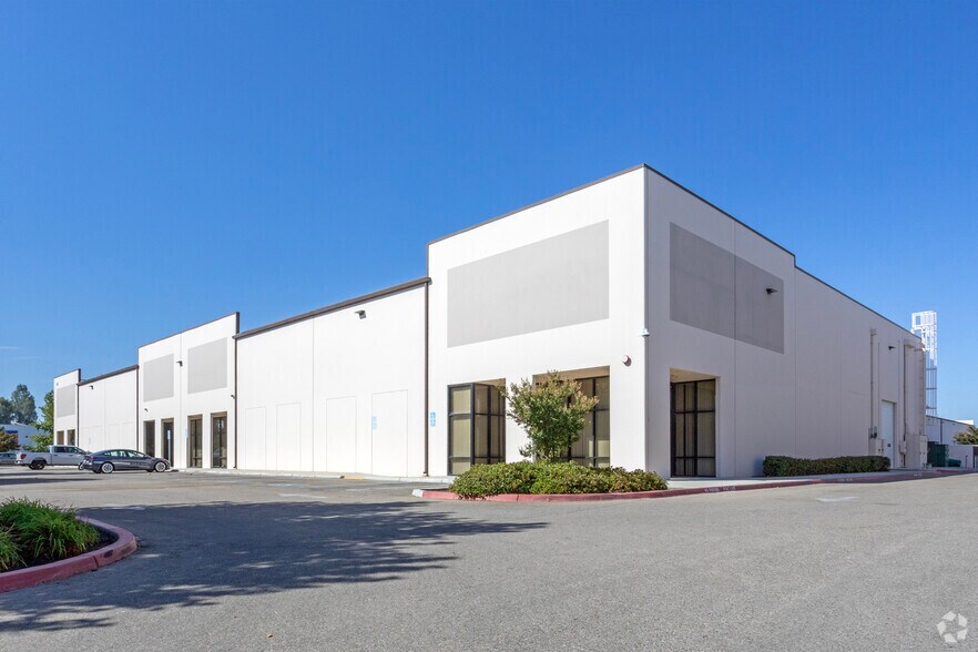 Primary Photo Of 651 N Armstrong Ave, Fresno Warehouse For Lease