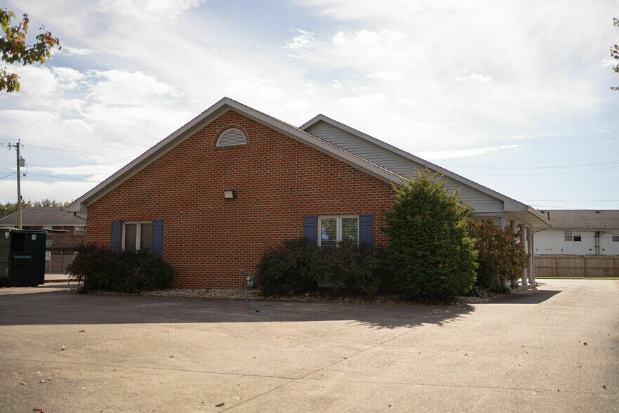 More Photos Of 726 Harvard Dr, Owensboro Office For Sale