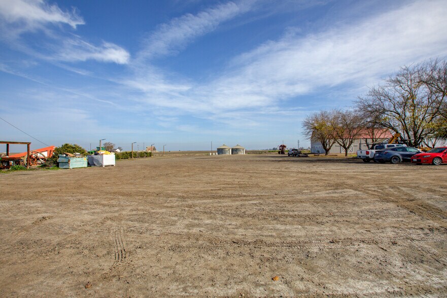 More Photos Of 9194 CA-152, Dos Palos Land For Sale