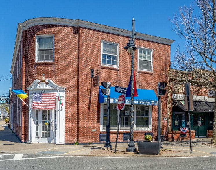 More Photos Of 334 Main St, Hyannis Storefront For Lease