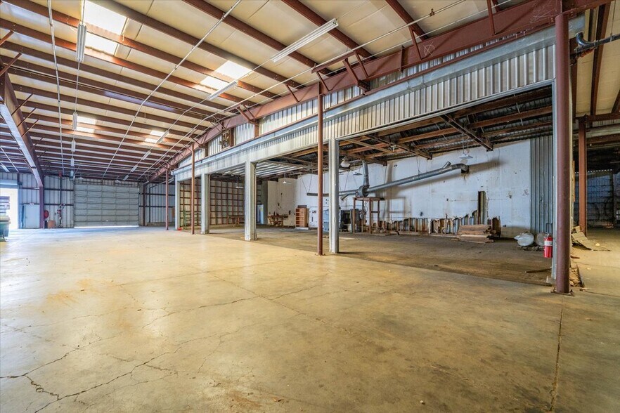 More Photos Of 3308 Cyclone Ct, Cottonwood Warehouse For Lease