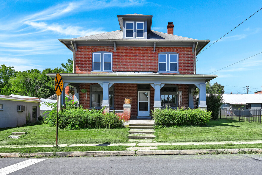 Primary Photo Of 32 N Main St, Topton Freestanding For Sale