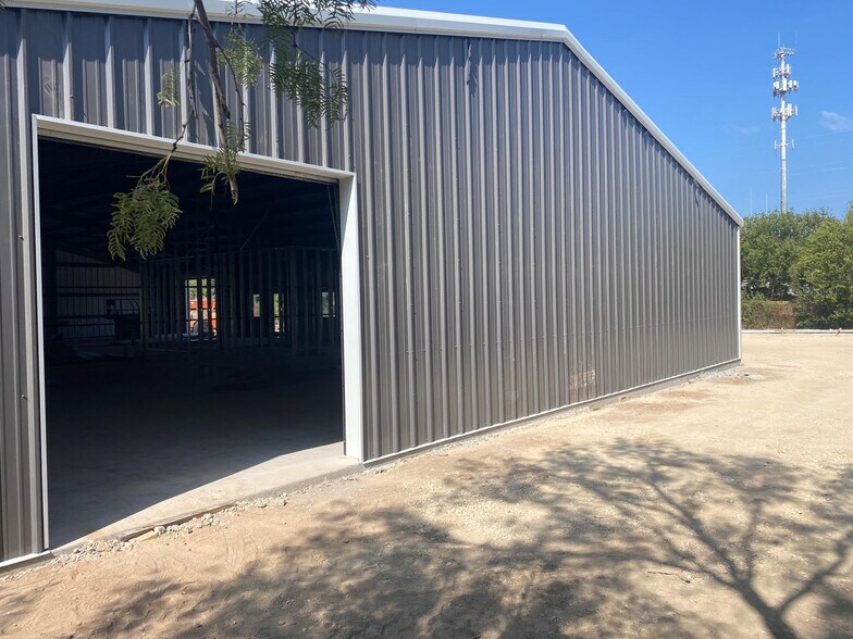 More Photos Of 2022 Pinn Rd, San Antonio Light Distribution For Lease