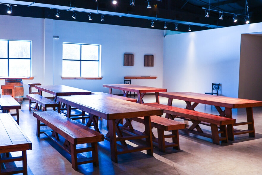 More Photos Of 3525 N Frazier St, Conroe Manufacturing For Sale