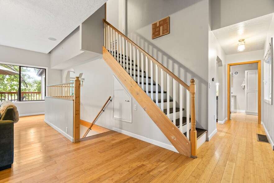 More Photos Of 1824 SW Greenway Cir, West Linn Specialty For Sale