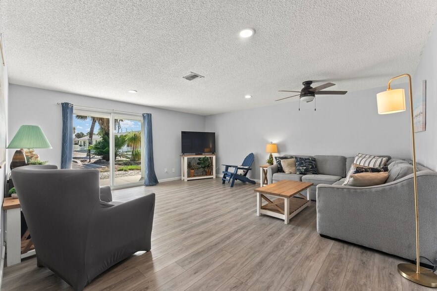 More Photos Of 1708 S Atlantic Ave, New Smyrna Beach Hotel For Sale