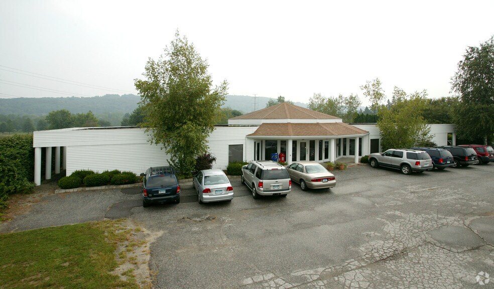 More Photos Of 375 Danbury Rd, New Milford Freestanding For Sale