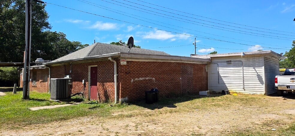 More Photos Of 554 Bragg St, Sanford General Retail For Sale