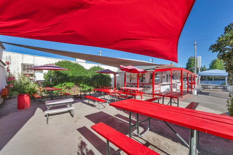 More Photos Of 198 Main St, Bridgeport Restaurant For Sale