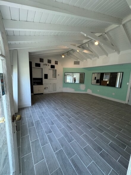 More Photos Of 611 NE 86th St, Miami General Retail For Lease