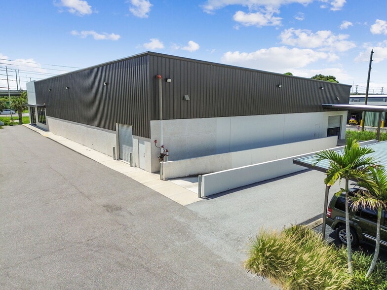 More Photos Of 11800 31st Ct N, Saint Petersburg Warehouse For Lease