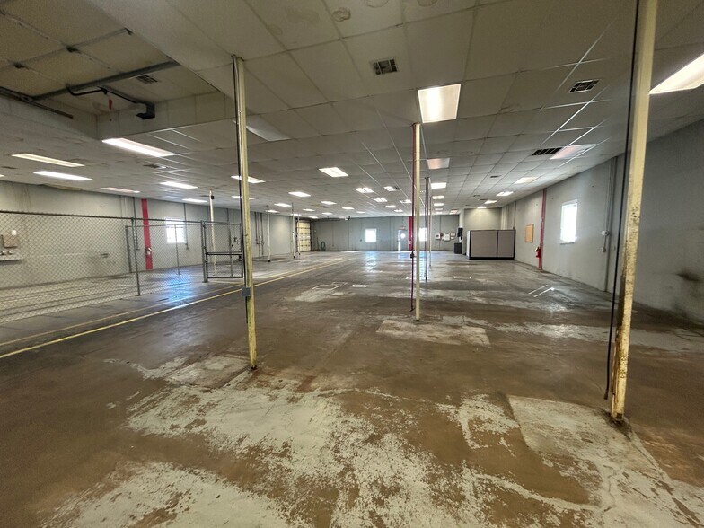 More Photos Of 5313 E Apache St, Tulsa Manufacturing For Lease