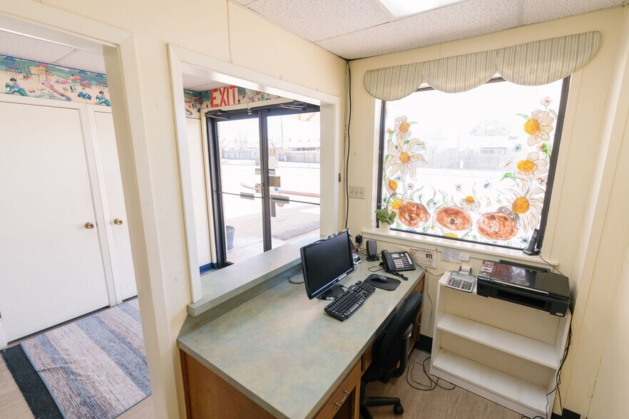 More Photos Of 1522 Weeks St, Wichita Falls Office For Sale