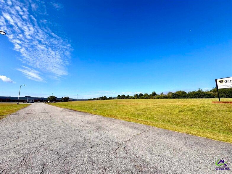 More Photos Of 801 Valley Dr, Perry Distribution For Lease