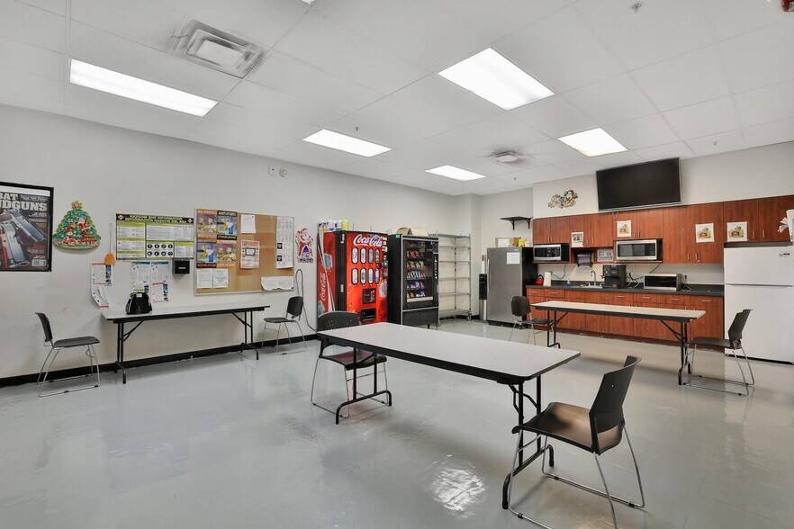 More Photos Of 16 Harrison Ave, Yonkers Warehouse For Lease