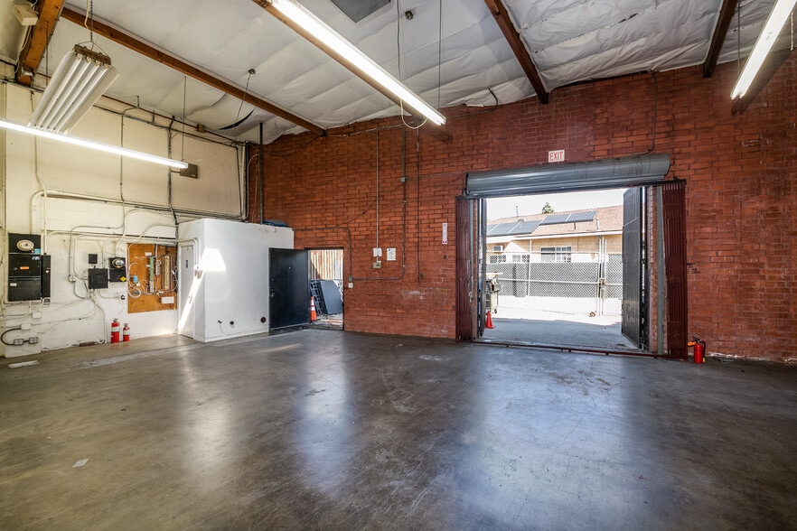 More Photos Of 5719 W Adams Blvd, Los Angeles Warehouse For Lease