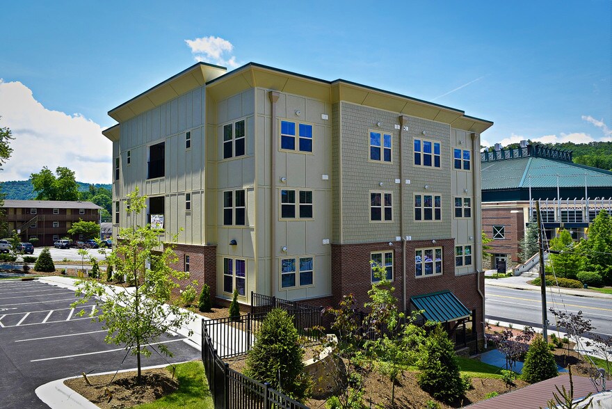 More Photos Of 475 Blowing Rock Rd, Boone Office Residential For Lease
