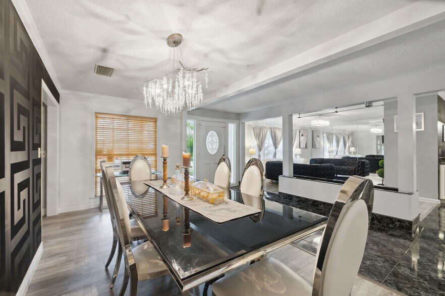More Photos Of 8463 Beach Blvd, Jacksonville Freestanding For Lease