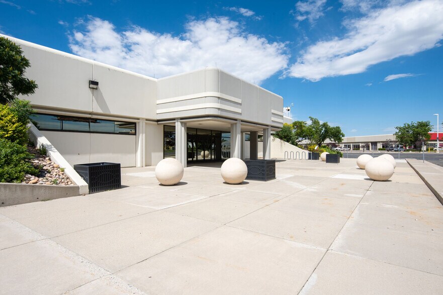 More Photos Of 8475 S Sandy Pky, Sandy Office For Sale