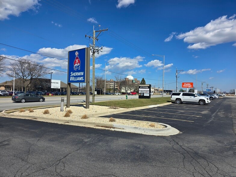 More Photos Of 8901 W 159th St, Orland Hills Self Storage For Lease