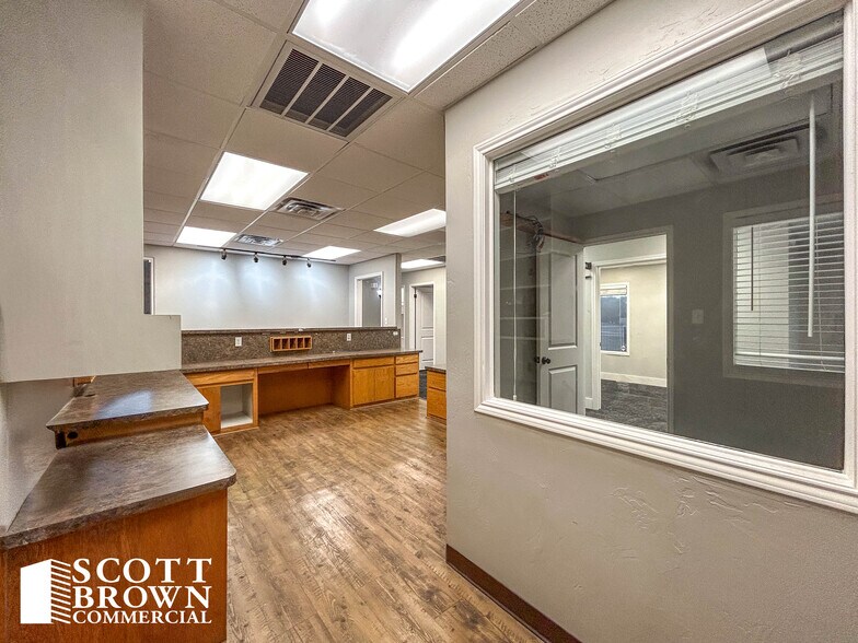 More Photos Of 638 Londonderry Ln, Denton Medical For Lease