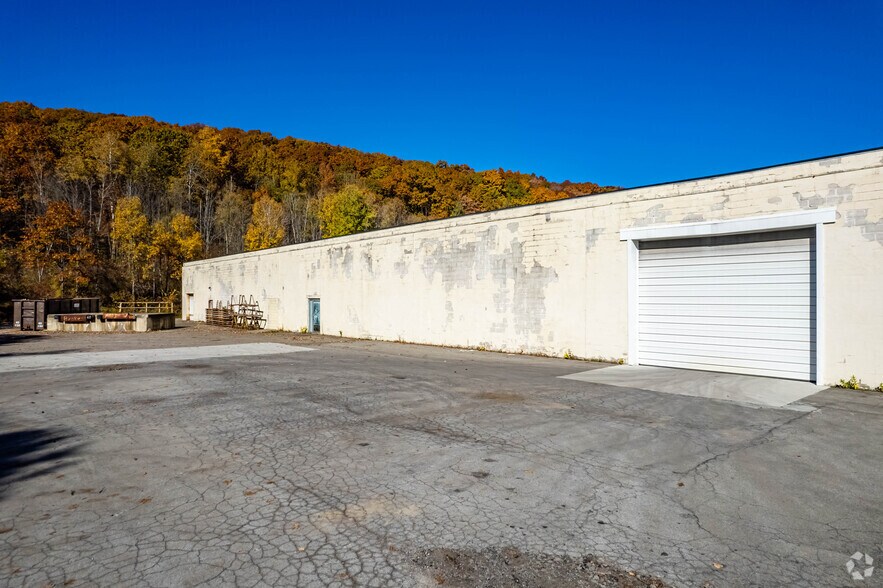 More Photos Of 697 Allegheny Blvd, Franklin Unknown For Lease