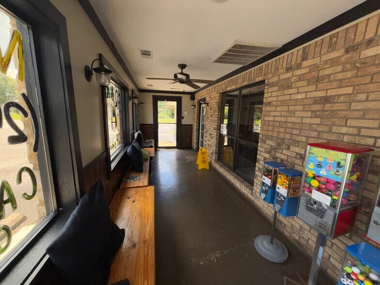 More Photos Of 607 4th St NW, Red Bay General Retail For Sale