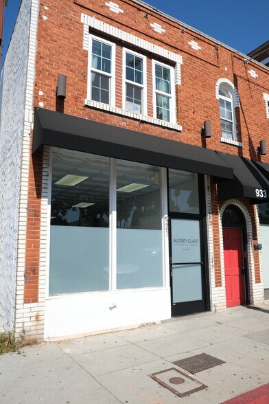 Primary Photo Of 931 N Fairfax Ave, West Hollywood Storefront Retail Residential For Lease