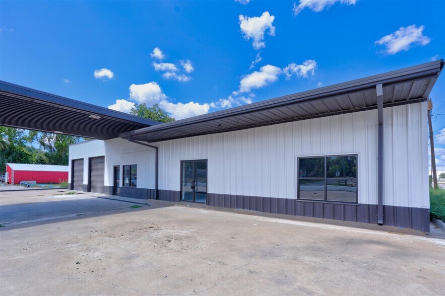 More Photos Of 623 N Richmond Rd, Wharton Auto Repair For Sale