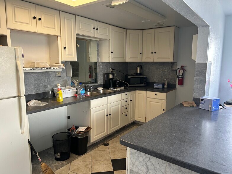 More Photos Of 300 E 18th St, Oakland Freestanding For Sale