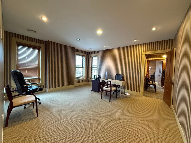More Photos Of 25 Harvard St, Worcester Office For Lease