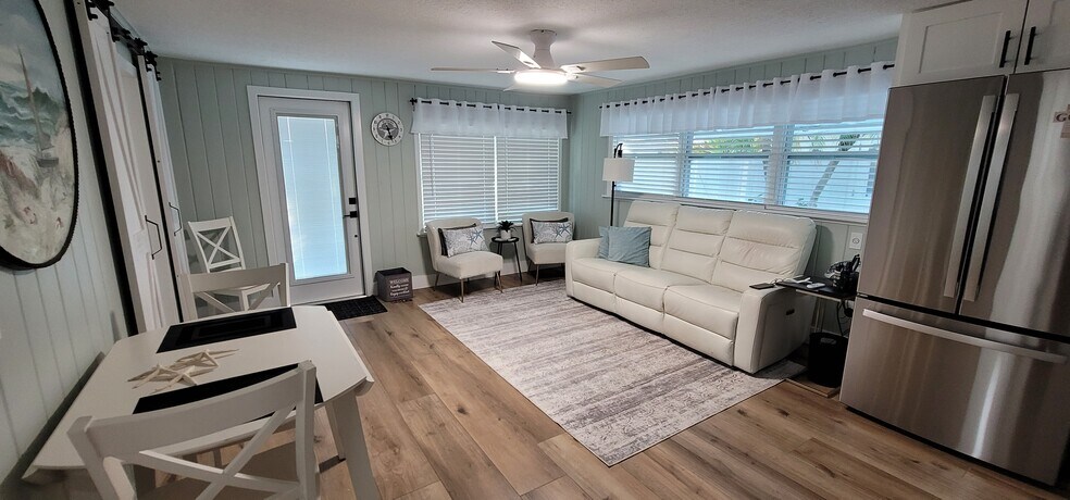 More Photos Of 3351 Bahia Vista St, Sarasota Storefront For Sale