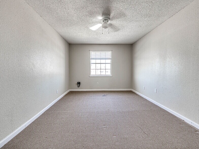 More Photos Of 7404 Lyrewood Ln, Oklahoma City Apartments For Sale